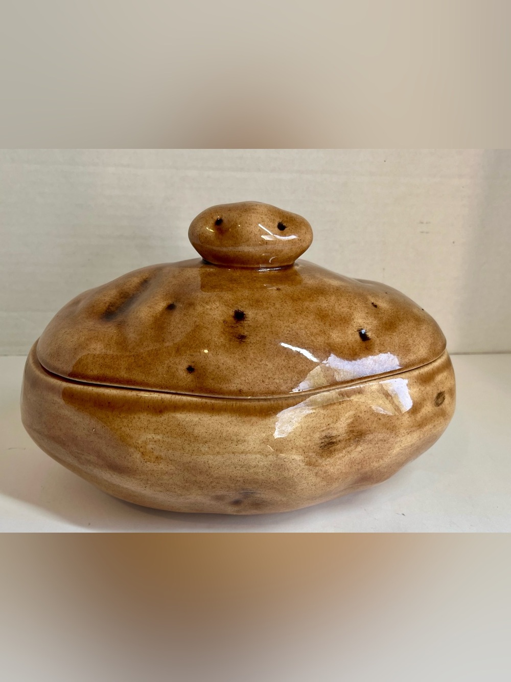 VINTAGE HANDCRAFTED CERAMIC POTATO-THEMED JAR W/LID (MINT CONDITION) (L-20"/D-6"